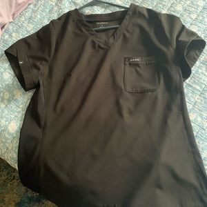 Jaannu large one pocket scrub shirt too big